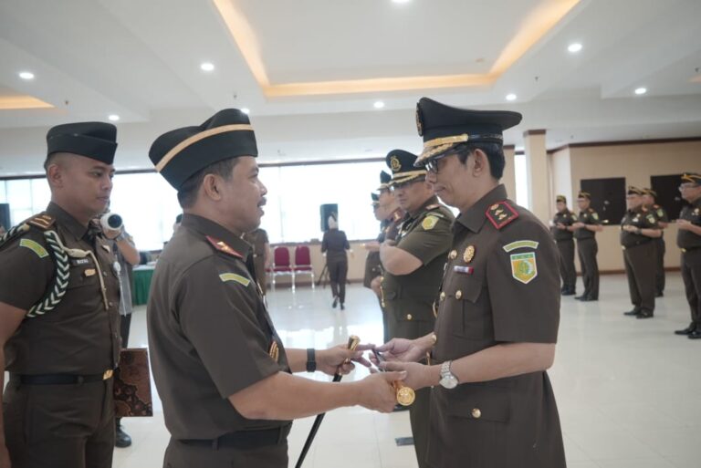 Agus Salim Selaku Kajati Sulsel Lantik Kajari Bulukumba dan Kajari Selayar